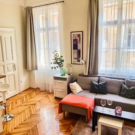 Szondi - Close To The Zoo Budapest